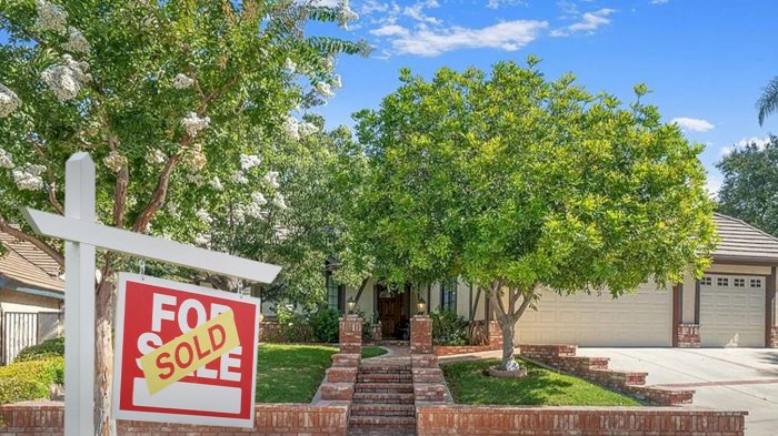 &apos;Poltergeist&apos; House Becoming Airbnb, Replicating Actual Film Set